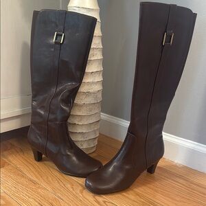 AEROSOLES Brown Heeled Boots Classic Silhouette